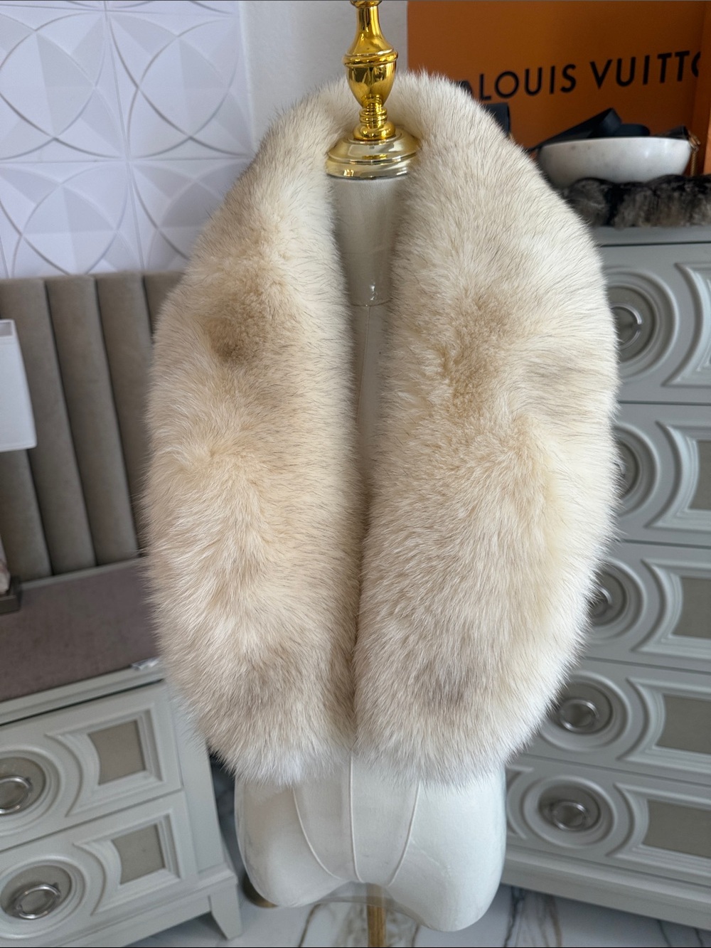 SAGA FURS - Saga fox fur thick collar